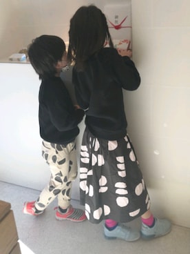 「家族旅行」｜「アイテム（シューズ）」を使った、tomotomochさん（キッズ・135cm）の秋コーディネート