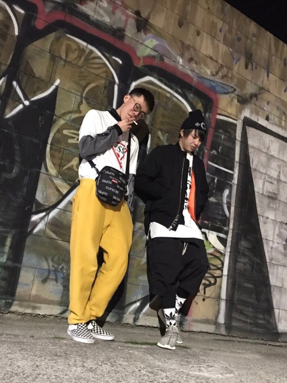「yeezy、supreme、クロムハーツ、リックオウエンス、シンプル、サルエルパンツ、drkshdw、MA-1、黒白、MOSCHINO」｜「UNIFのアイテム（ブルゾン、ブラック系）」を使った、ko_suke。さん（メンズ・170cm）の冬コーディネートの1枚目の写真