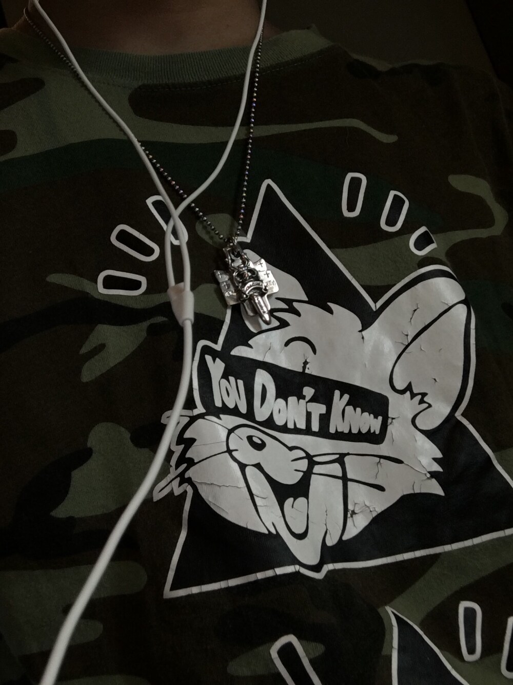 「chromehearts、クロムハーツ、迷彩、JOYRICH、ラフ、キャラT」｜「CHROME HEARTSのアイテム（ネックレス、シルバー系）」を使った、ko_suke。さん（メンズ・170cm）の夏コーディネートの1枚目の写真