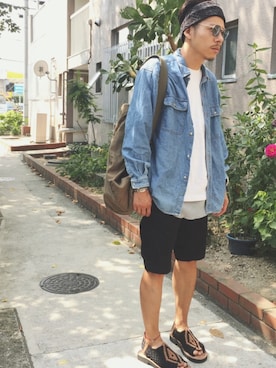 「ダンガリーシャツ」｜「アイテム（サンダル）」を使った、Chuuuさん（メンズ・171cm）の夏コーディネート