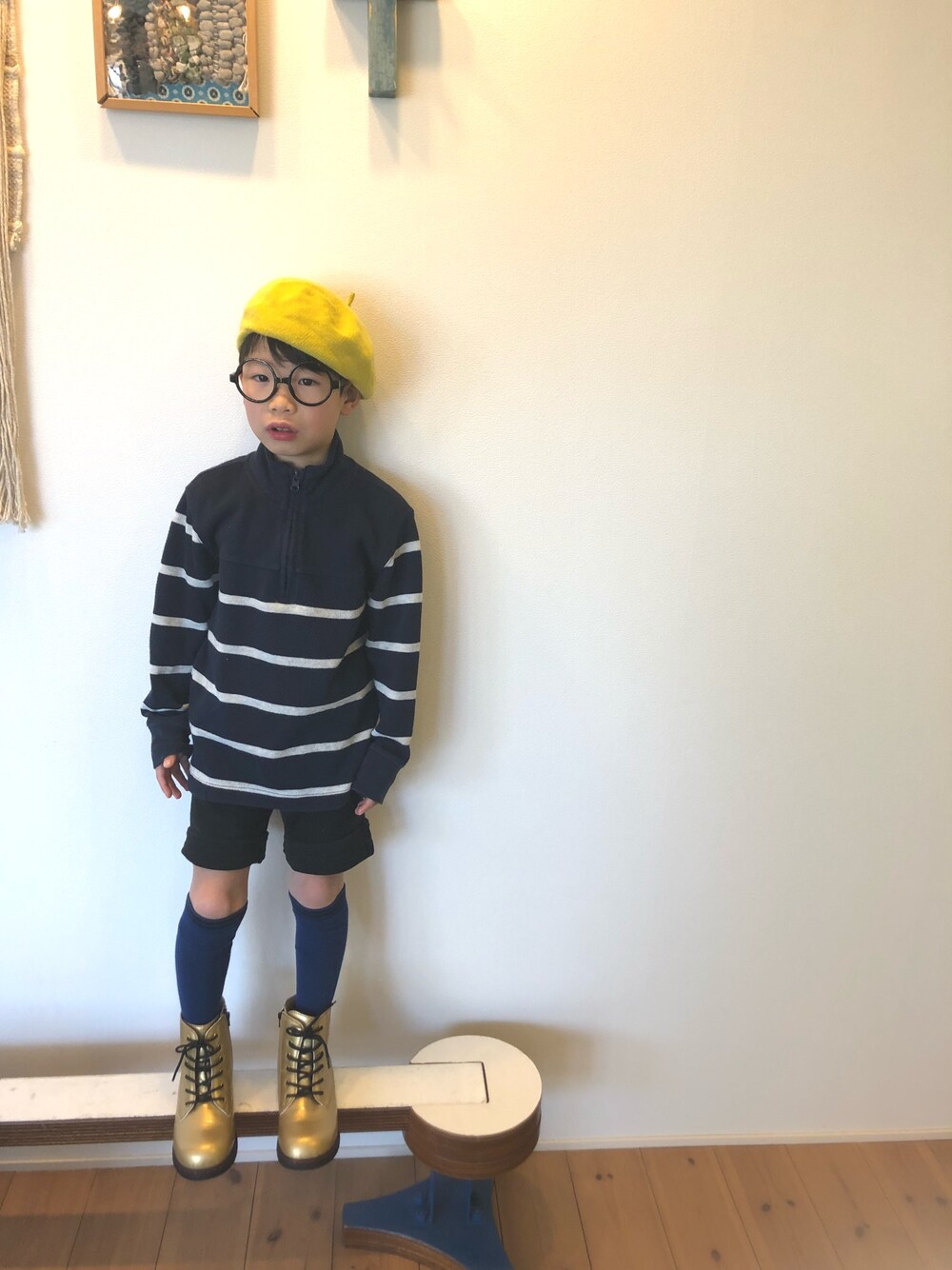 「GAP、韓国子供服、ベレー帽、男の子コーデ、めがね、ブーツ、おとこのこ、キッズファッション、ショートパンツ、kids」｜「GAPのアイテム（ニット/セーター、ブルー系）」を使った、tentenさん（キッズ・120cm）の春コーディネートの1枚目の写真