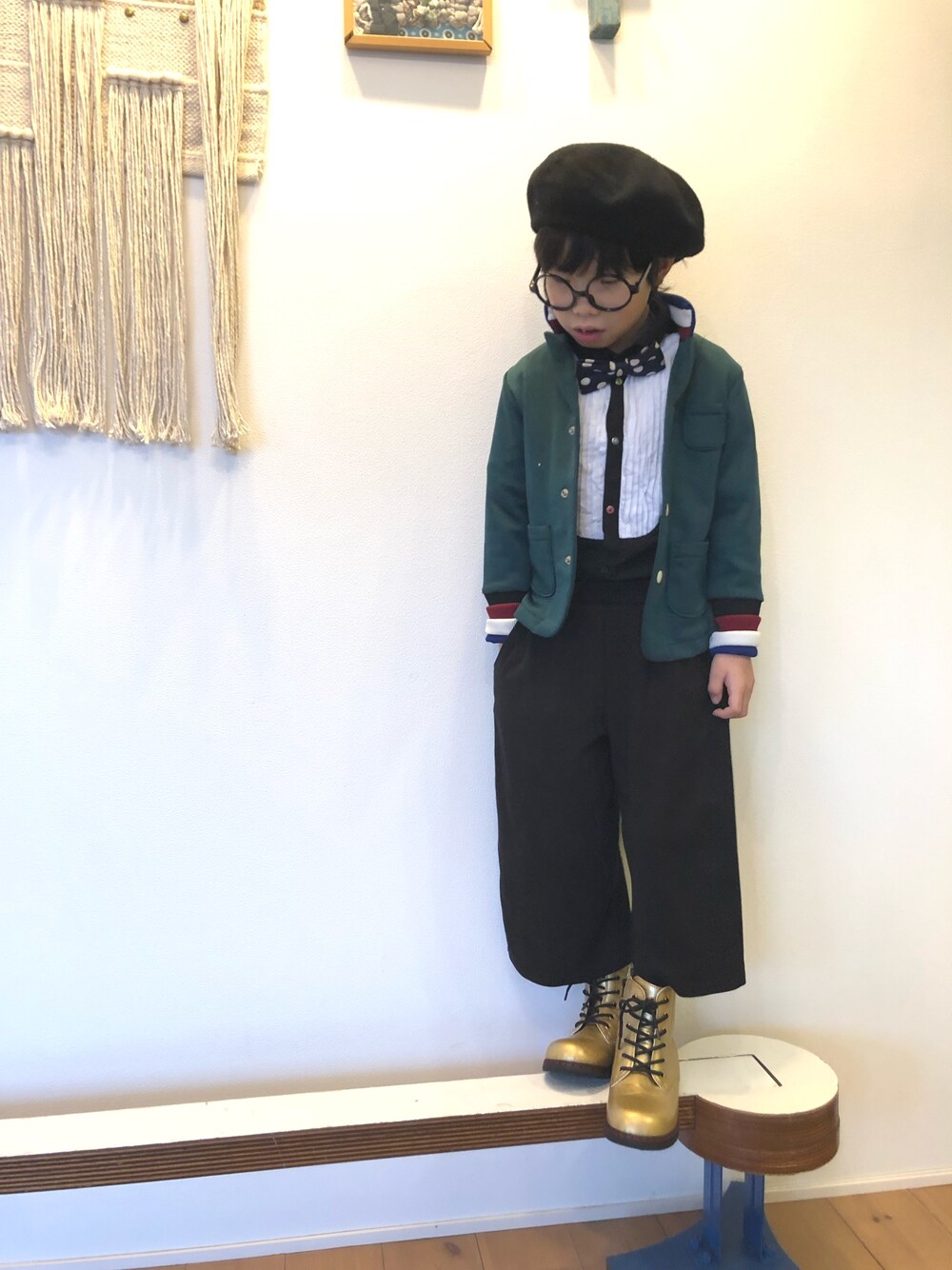 「ハッピーバースデー、誕生日、おめかしコーデ、ベレー帽、韓国子供服、ジャケット、グローバルワーク(GLOBAL WORK)、蝶ネクタイ、男の子、ブーツ」｜「niko and...のオリジナルカラーフェルトベレー（ハンチング/ベレー帽、ブラック系）」を使った、tentenさん（キッズ・120cm）の冬コーディネートの1枚目の写真