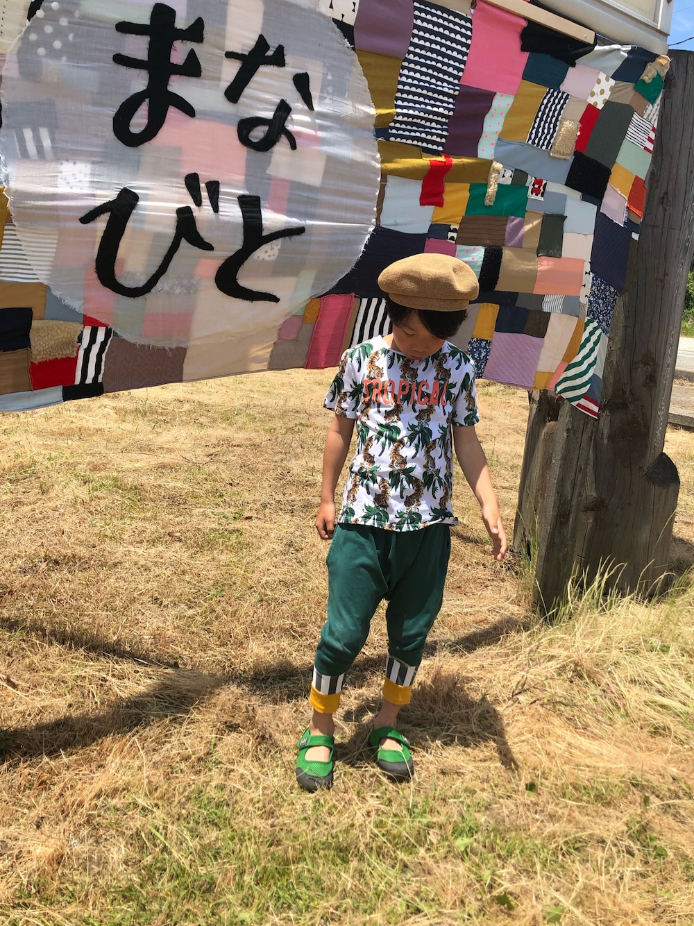 「夏コーデ、キッズファッション、男の子、ベレー帽、Tシャツ、H&M、サルエルパンツ、休日スタイル、グローバルワーク(GLOBAL WORK)、楽チンコーデ」｜「GLOBAL WORKの【快適機能付き】ペーパーサーモベレー/760119（ハンチング/ベレー帽、ベージュ系）」を使った、tentenさん（キッズ・120cm）の夏コーディネートの1枚目の写真