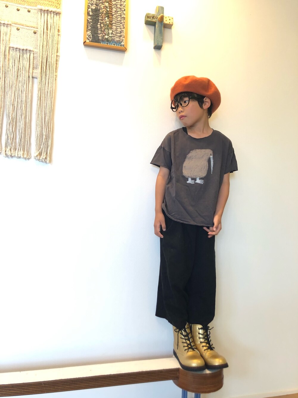 「夏だ！Tシャツ着よう！、ワイドパンツ、グローバルワーク(GLOBAL WORK)、ベレー帽、韓国子供服、めがね、ブーツ、Tシャツ、キッズファッション、男の子」｜「LEPSIMの【LEPSIM】バスクベレー　527956（ハンチング/ベレー帽、オレンジ系）」を使った、tentenさん（キッズ・104cm）の夏コーディネートの1枚目の写真