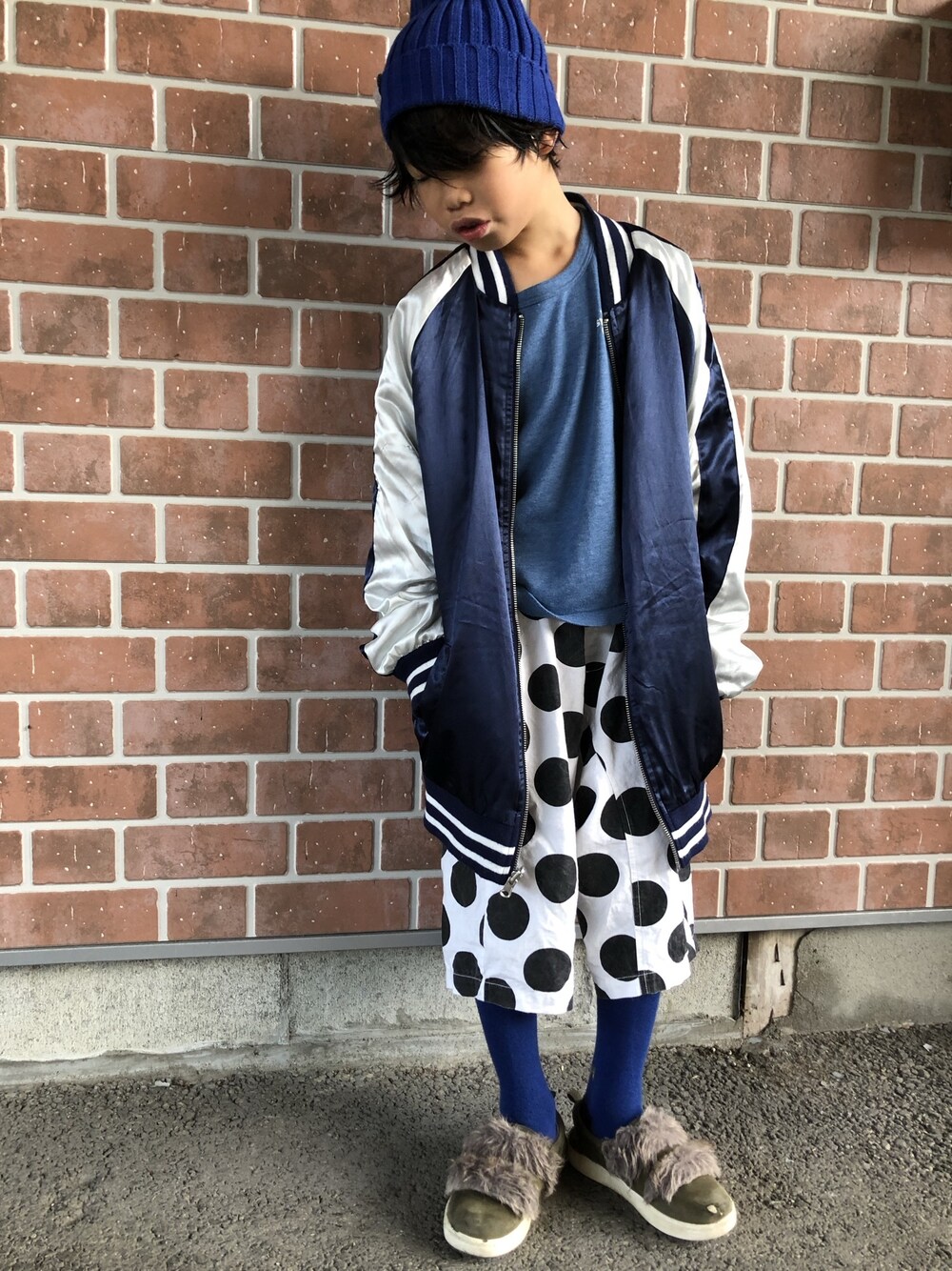 「アウター、小学生、ドット、スカジャン、used、GU、ニット帽、ファー小物、kids、サルエルパンツ」｜「GUのアイテム（ニットキャップ/ビーニー、ブルー系）」を使った、tentenさん（キッズ・120cm）の冬コーディネートの1枚目の写真