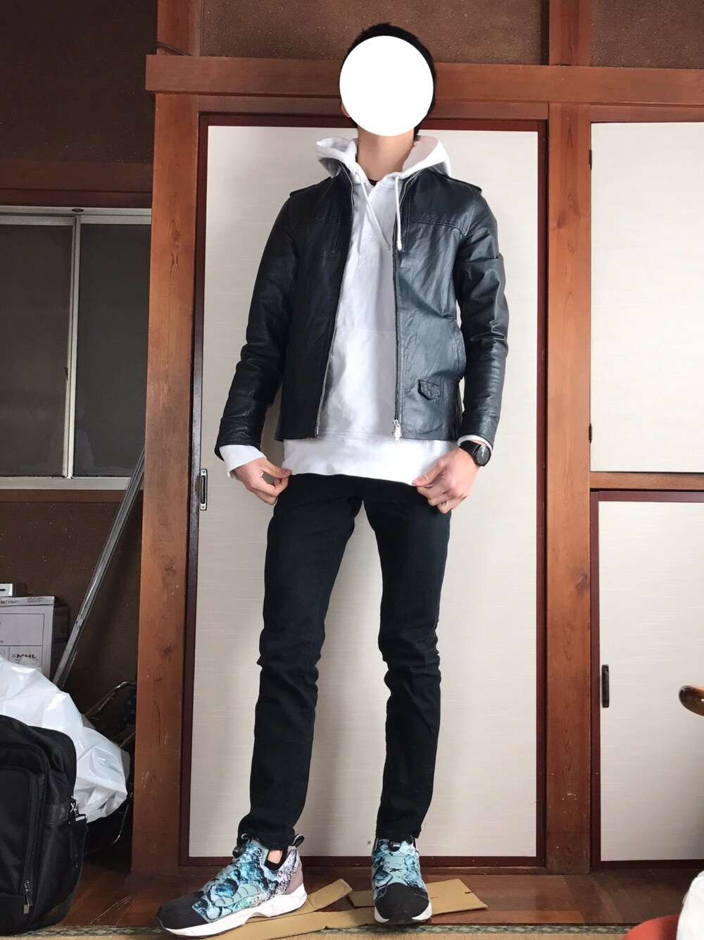 「黒スキニー、ライダース、パーカー、street、スニーカー、stussy、ジャーナルスタンダード、ポンプフューリー」｜「JOURNAL STANDARDのアイテム（ライダースジャケット、グリーン系）」を使った、ゆっけさん（メンズ・180cm）の冬コーディネートの1枚目の写真