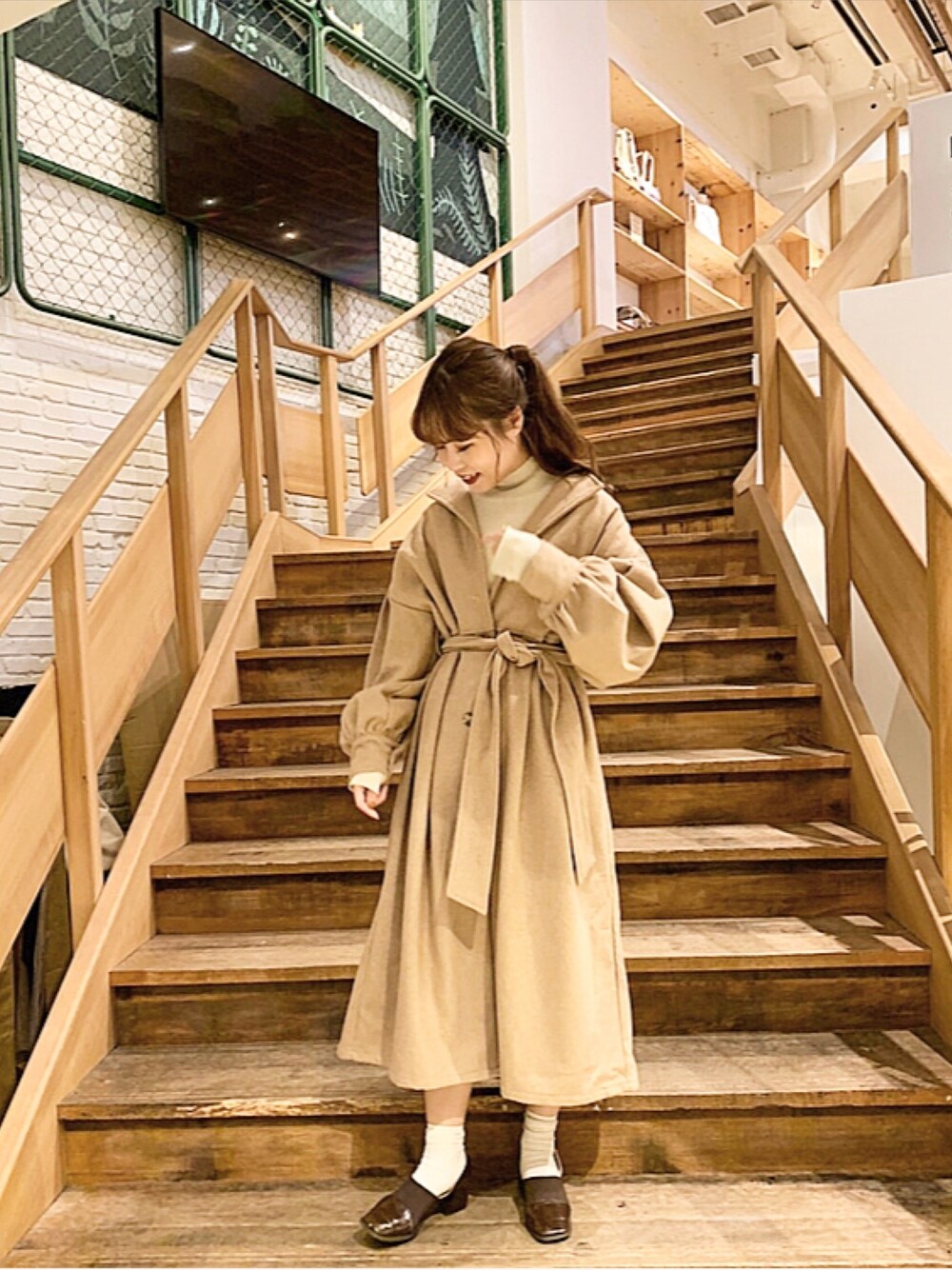 「アウター、コート、リボンコート、冬コート、ベージュコーデ、秋冬コーデ、おしゃれさんと繋がりたい、お洒落さんとつながりたい」｜「mysticのアイテム（ジャケット/アウター、ベージュ系）」を使った、sihoさん（レディース・155cm）の秋コーディネートの1枚目の写真
