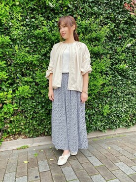 「Te chichi TERRASSE（テチチテラス）の小花柄リバーシブルスカート（スカート、ブラック系）」を使った、lukawaguchimaekawaさん（レディース）の春コーディネート