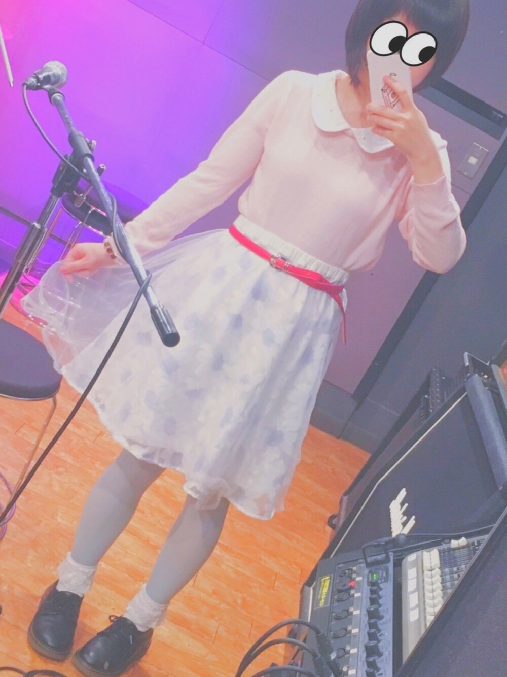 「カラータイツ、差し色(赤)、ガーリー、サブカル、パステルカラー」｜「PAGEBOYのアイテム（スカート、ブルー系）」を使った、ヒロタココさん（レディース・152cm）の春コーディネートの1枚目の写真