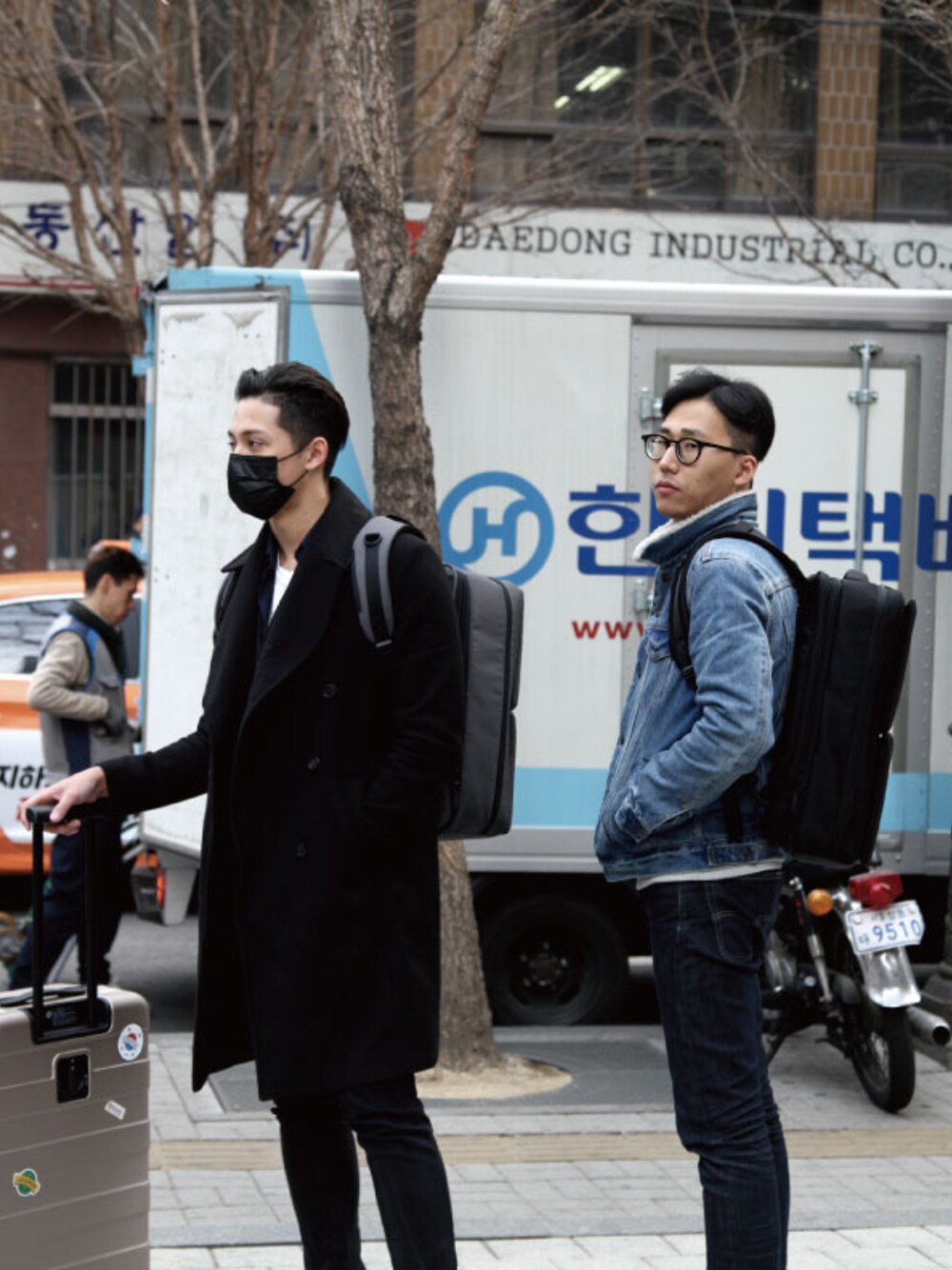 「リュック、バッグ、旅行、ファッション、men、travel、menswear、business casual、便利グッズ」｜「LOOPER NICK（バックパック/リュック、ブラック系）」を使った、nick08さん（メンズ・184cm）の秋コーディネートの1枚目の写真