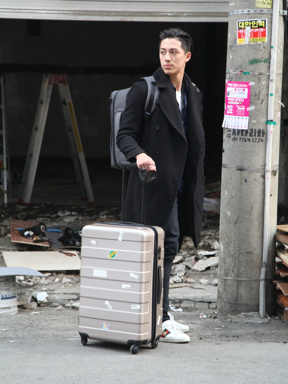 「リュック、バッグ、旅行、ファッション、men、travel、menswear、looper、便利グッズ」｜「LOOPER NICK（バックパック/リュック、ブラック系）」を使った、nick08さん（メンズ・184cm）の秋コーディネートの1枚目の写真