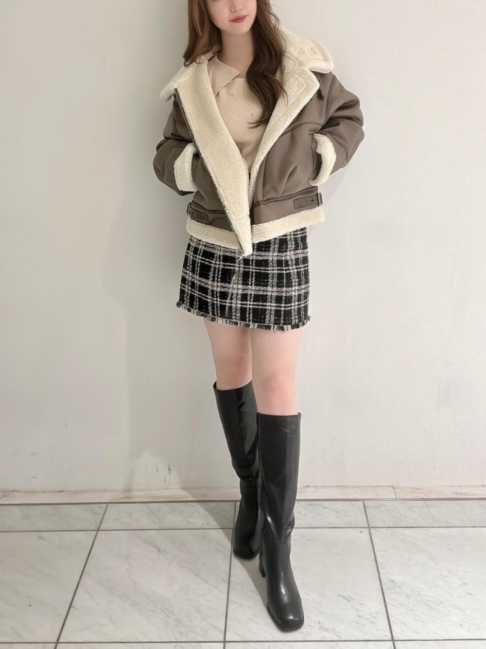 「デート、フェミニン、ミニ、MAJESTIC LEGON、低身長、マジェスティックレゴン、高身長、大人ファッション、骨格ウェーブ、標準身長」｜「MAJESTIC LEGONのZIP美脚ロングブーツ（ブーツ、ブラック系）」を使った、マジェスティックレゴンルクア大阪店スタッフさん（レディース・162cm）の秋コーディネートの1枚目の写真