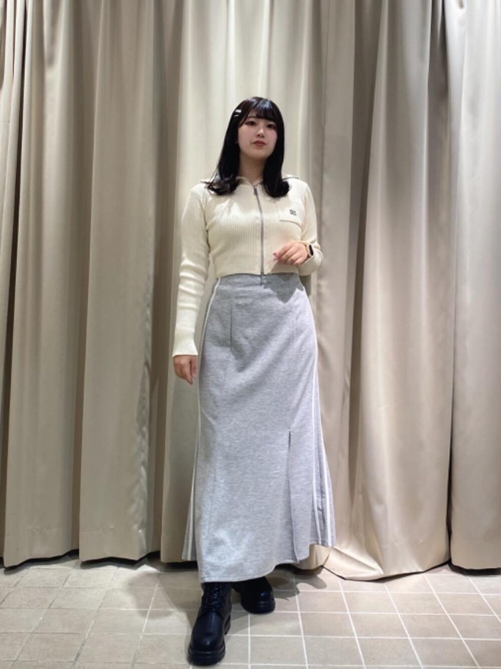 「大人カジュアル、フェミニン、MAJESTIC LEGON、マジェスティックレゴン、韓国コーデ、骨格ストレート、標準身長、今っぽコーデ、イエべ春」｜「MAJESTIC LEGONの【WEB限定XLサイズあり】タンクソールレースアップブーツ（ブーツ、ブラック系）」を使った、マジェスティックレゴンルクア大阪店スタッフさん（レディース・160cm）の冬コーディネートの1枚目の写真