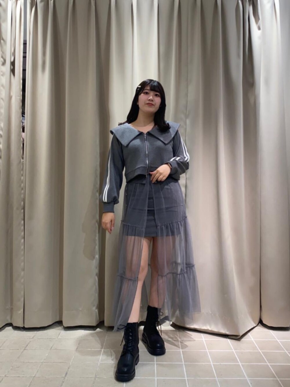 「大人コーデ、フェミニン、トレンドコーデ、MAJESTIC LEGON、マジェスティックレゴン、大人ファッション、骨格ストレート、標準身長、イエべ春」｜「MAJESTIC LEGONの【WEB限定XLサイズあり】タンクソールレースアップブーツ（ブーツ、ブラック系）」を使った、マジェスティックレゴンルクア大阪店スタッフさん（レディース・160cm）の冬コーディネートの1枚目の写真