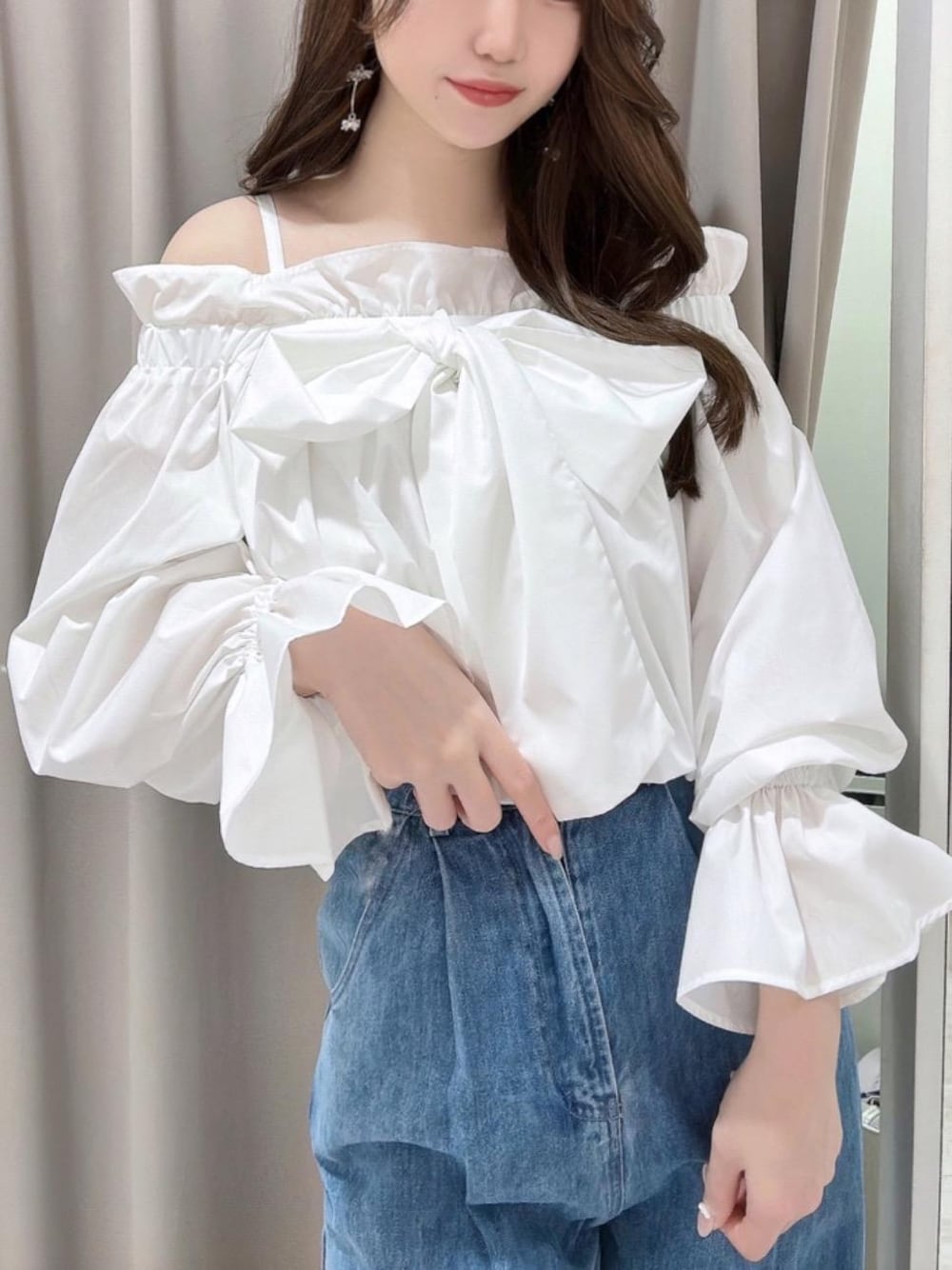 「大人カジュアル、デート、フェミニン、MAJESTIC LEGON、低身長、マジェスティックレゴン、高身長、大人ファッション、骨格ウェーブ、標準身長」｜「MAJESTIC LEGONのレディギャザーストラップパンプス（パンプス、ブラック系）」を使った、マジェスティックレゴンルクア大阪店スタッフさん（レディース・162cm）の冬コーディネートの1枚目の写真