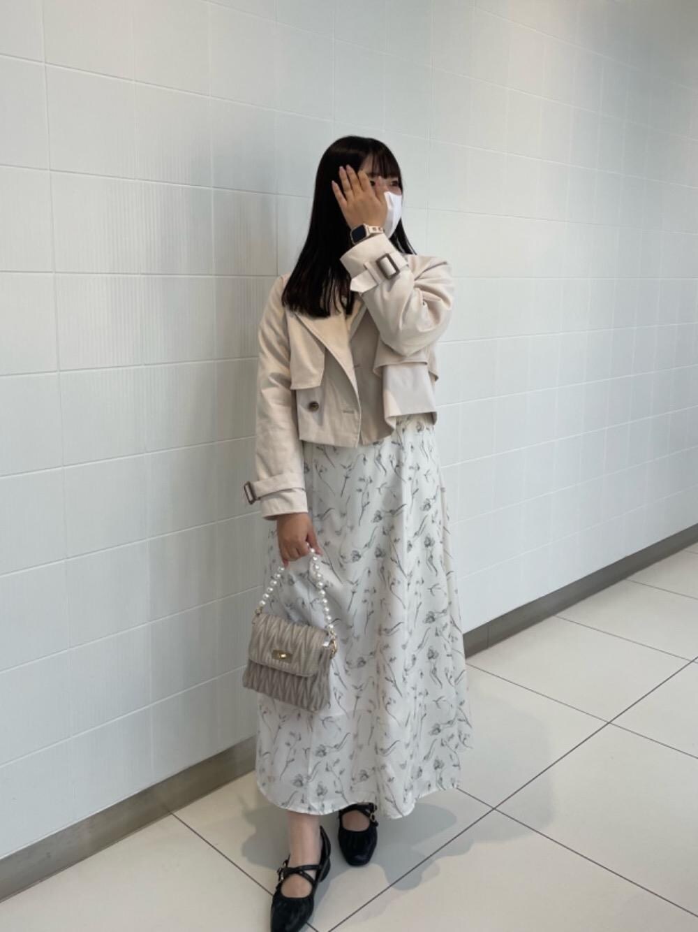「フェミニン、MAJESTIC LEGON、マジェスティックレゴン、大人ファッション、春先コーデ、フェミニンコーデ、骨格ストレート、標準身長、イエべ春」｜「MAJESTIC LEGONの【WEB限定XLサイズあり】レディギャザーストラップパンプス（パンプス、ブラック系）」を使った、マジェスティックレゴンルクア大阪店スタッフさん（レディース・160cm）の冬コーディネートの1枚目の写真