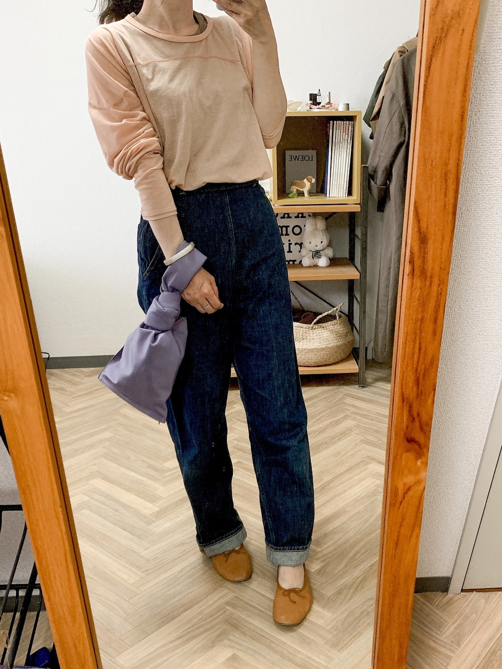 「春夏コーデ、シアーシャツ、シアートップス、ROKU、シンプルコーデ、カジュアル、ママコーデ」｜「6の＜6(ROKU)＞SHEER LOCK LONG SLEEVE PULLOVER/カットソー（Tシャツ/カットソー、ベージュ系）」を使った、りく・みさき・母さん（キッズ・110cm）の春コーディネートの1枚目の写真