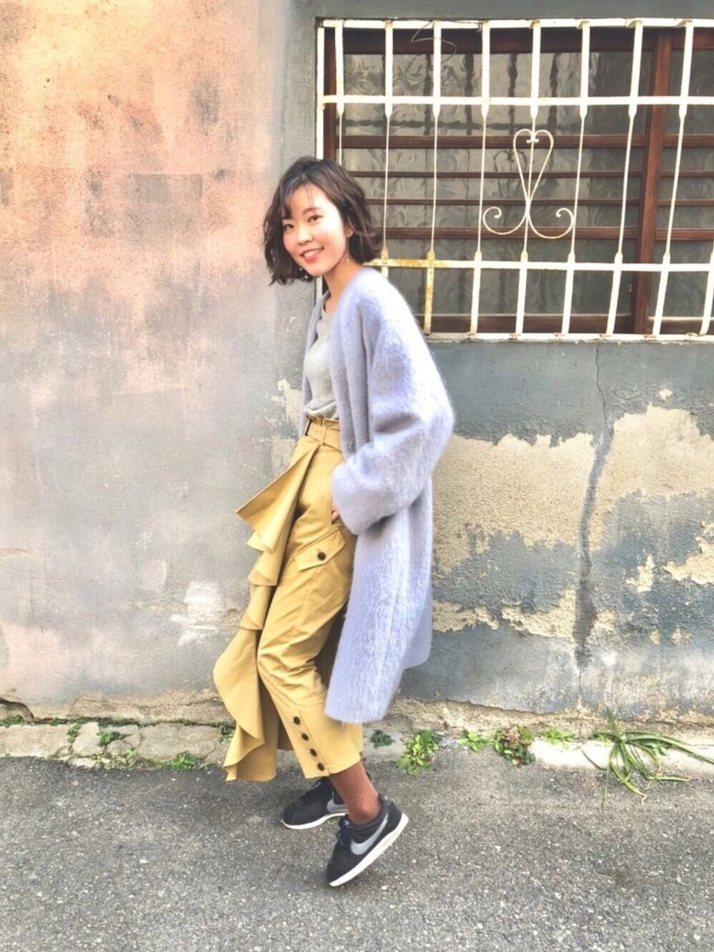「オトナカジュアル、オトナ女子、春、春コーデ、スニーカー、スニーカー女子、ナイキ、ユニクロ、アシンメトリー」｜「Handmadeのアイテム（ピアス（両耳用）、ホワイト系）」を使った、Chatonneさん（レディース・162cm）の冬コーディネートの1枚目の写真