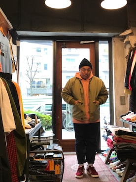 「OUTPUT（アウトプット）のアイテム（トップス）」を使った、伊藤孝法さん（メンズ・165cm）の冬コーディネート