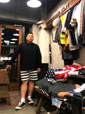 「OUTPUT（アウトプット）のアイテム（トップス）」を使った、伊藤孝法さん（メンズ・165cm）の夏コーディネート