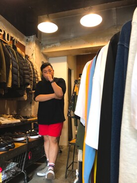 「OUTPUT（アウトプット）のアイテム（トップス）」を使った、伊藤孝法さん（メンズ・165cm）の夏コーディネート