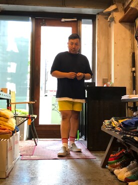 「OUTPUT（アウトプット）のアイテム（トップス）」を使った、伊藤孝法さん（メンズ・165cm）の夏コーディネート