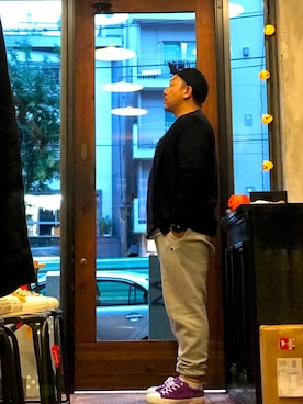 「OUTPUT（アウトプット）のアイテム（トップス）」を使った、伊藤孝法さん（メンズ・165cm）の秋コーディネート