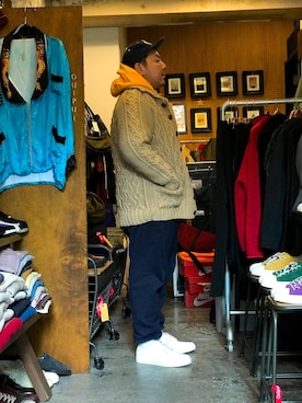 「68&brothers（シックスティエイトアンドブラザーズ）のアイテム（カーディガン/ボレロ）」を使った、伊藤孝法さん（メンズ・165cm）の秋コーディネート