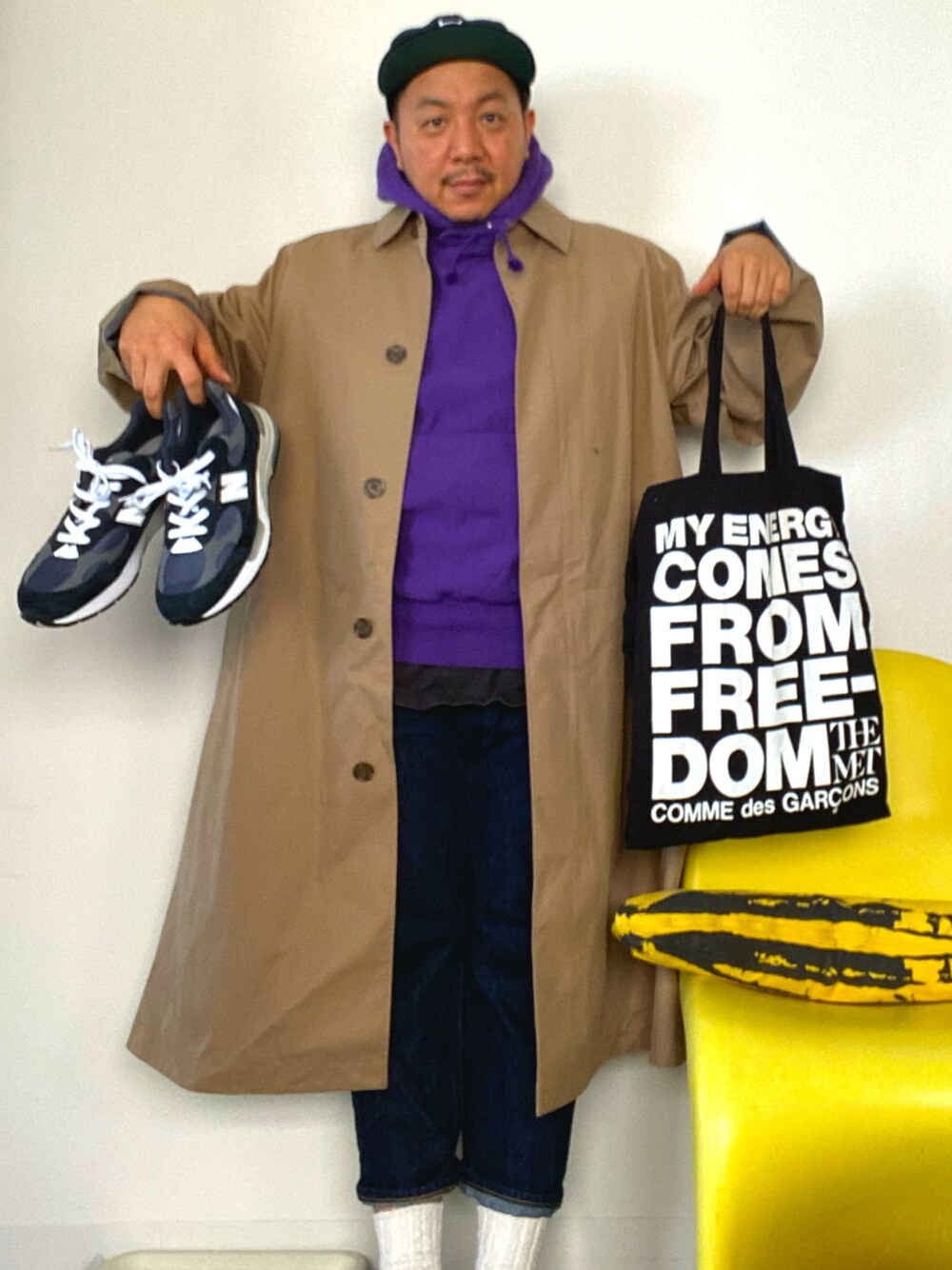 「New Balance、new balance 992、supreme、Champion、UNIQLO U、COMME des GARCONS、EBBETS FIELD FLANNELS、UNITED LOT」｜「NEW BALANCEのNew Balance 992（スニーカー、ブルー系）」を使った、伊藤孝法さん（メンズ・165cm）の春コーディネートの1枚目の写真