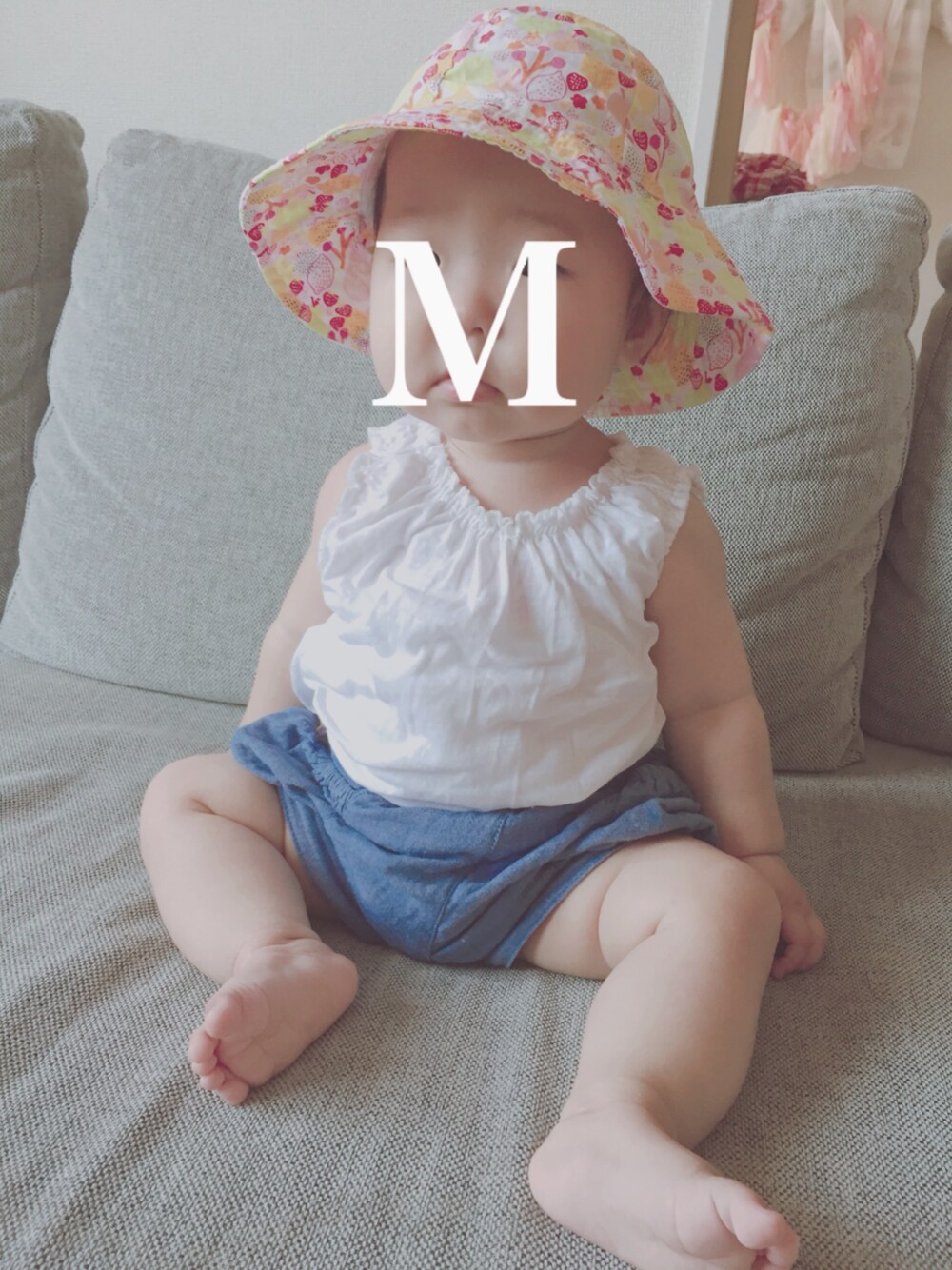 「海、生後８ヶ月、女の子ベビー、H&M」｜「H&Mのアイテム（Tシャツ/カットソー、ホワイト系）」を使った、Hitomiさん（レディース・168cm）の夏コーディネートの1枚目の写真