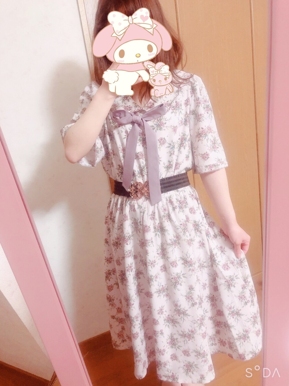 axes femme（アクシーズファム）の「ローズ柄襟付きワンピース