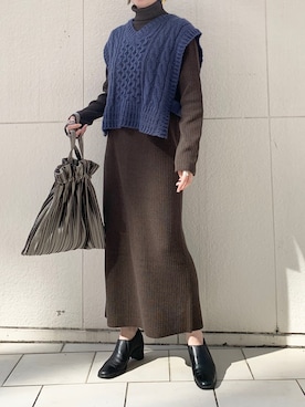 ニットベストアンサンブルロングワンピースを使った人気ファッションコーディネート Wear