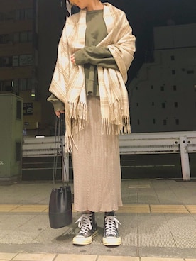 「アイテム（ストール/ショール）」を使った、まっしーさん（レディース・170cm・20代）の秋コーディネート