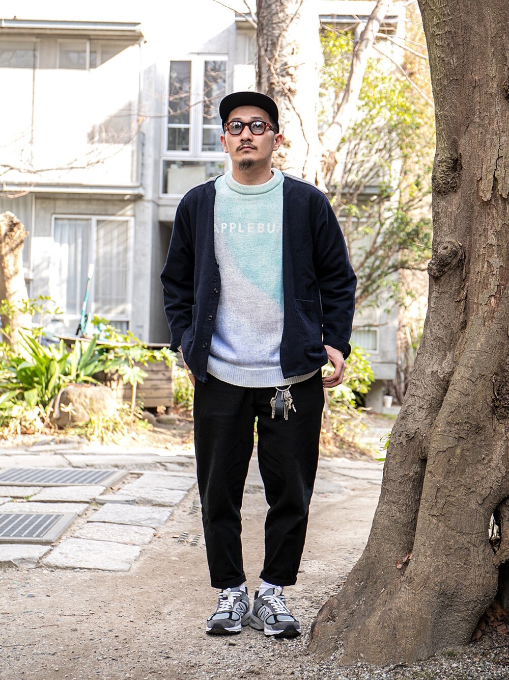 「春コーデ、ゆるコーデ、APPLEBUM、ストリート、カジュアルコーデ、ワイドパンツ、ニット、ストリートMIX」｜「APPLEBUMのAir Spray Crew Sweater（ニット/セーター、ホワイト系）」を使った、akustoさん（メンズ・172cm）の冬コーディネートの1枚目の写真