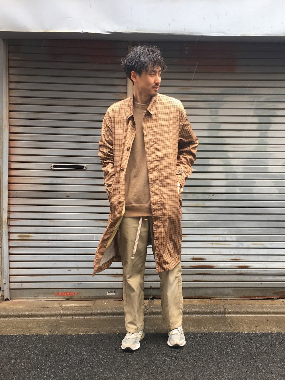 YSTRDY's TMRRWのステンカラーコートを使った人気ファッション