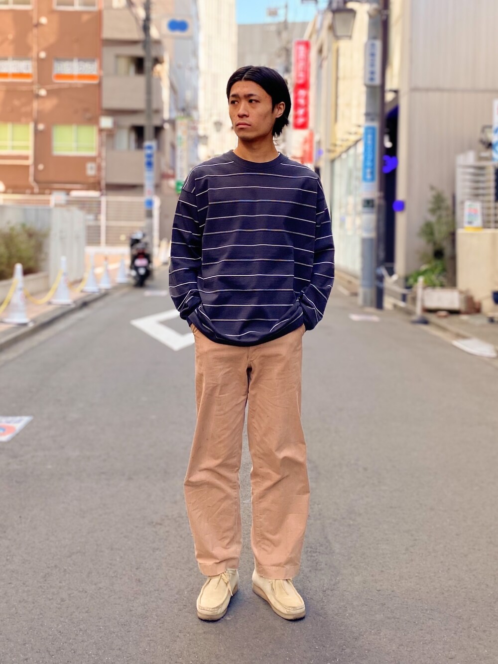 「シンプル、シンプルコーデ、オーバーサイズ、ボーダー、チノパン、春コーデ、古着、ビッグシルエット、URBAN RESEARCH DOORS、アーバンリサーチドアーズ」｜「FORK&SPOONのアイテム（Tシャツ/カットソー、ブルー系）」を使った、takagi  daichiさん（メンズ・174cm）の冬コーディネートの1枚目の写真