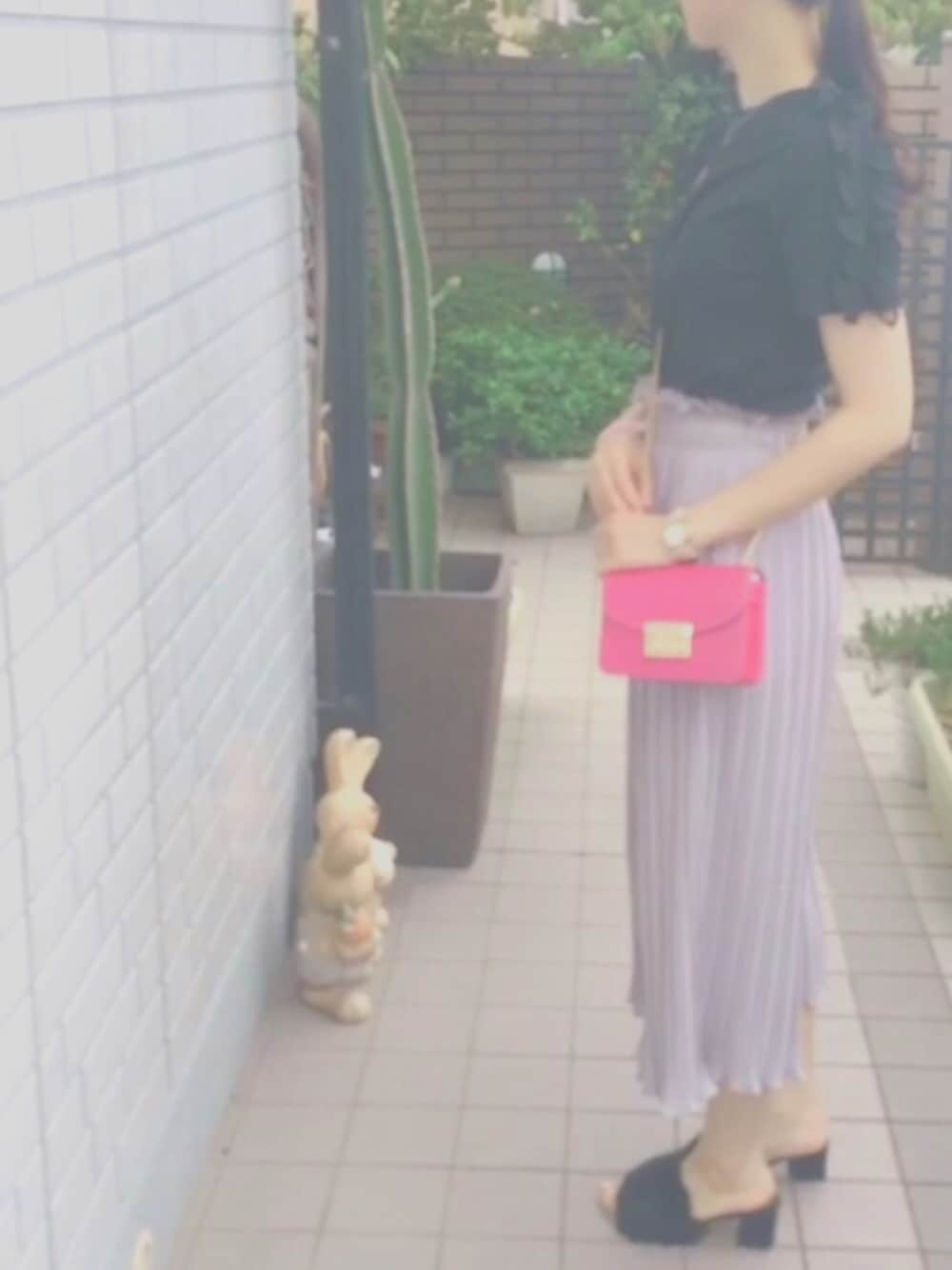「hotping、mememi、lowprice、girl、WEAR、プチプラ、ブラック、グレー」｜「SpRayのフェイクファーミュール（サンダル、ブラック系）」を使った、リリリさん（レディース・161cm）の秋コーディネートの1枚目の写真