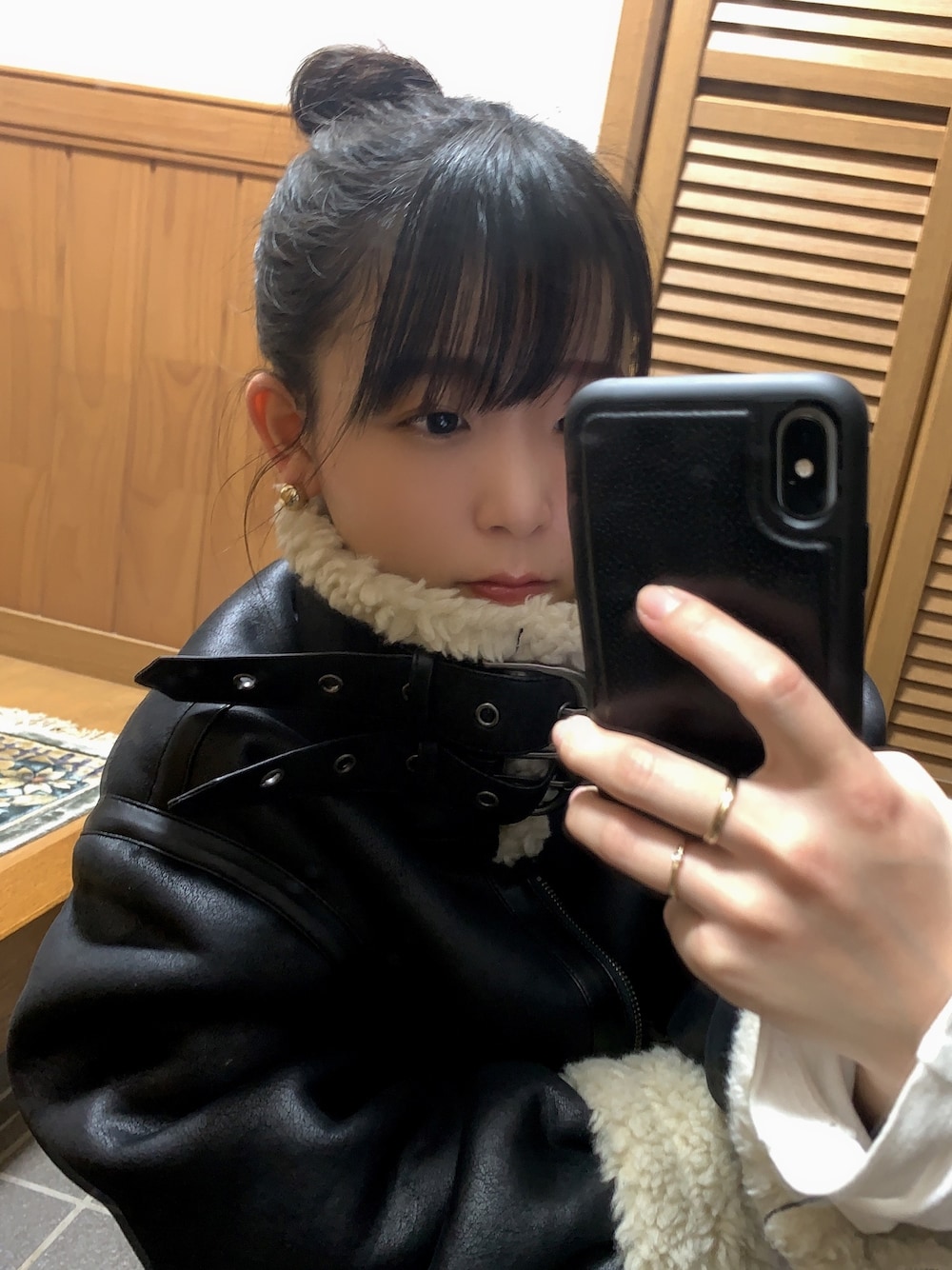 「低身長、フライトジャケット、ジャケット、B-3、黒、もこもこ、おだんごヘアー」｜「Ungridのフェイクムートンボアブルゾン（ムートンコート、ブラック系）」を使った、ぴさん（レディース・142cm）の冬コーディネートの1枚目の写真