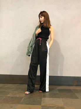 「袖ボリューム」｜「アイテム（ミリタリージャケット）」を使った、mariさん（レディース・161cm）の春コーディネート