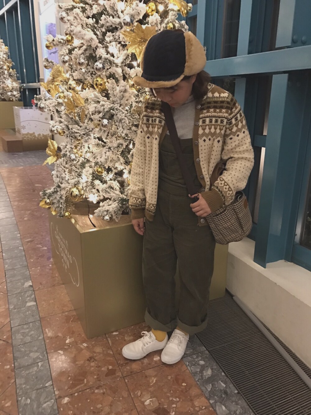 「フライトキャップ、カジュアル、冬」｜「E hyphen world galleryのアイテム（帽子、ブルー系）」を使った、ぼーさん（レディース・150cm）の冬コーディネートの1枚目の写真