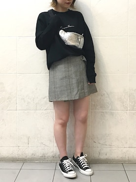 「アイテム（ボディバッグ/ウエストポーチ、シルバー系）」を使った、Nozomiさん（レディース・160cm）の秋コーディネート