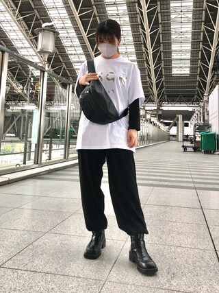 YU-KA OZAWA使用「KENZO（ミニレザーベルトバッグ  Tigre 'Kampus'）」的時尚穿搭