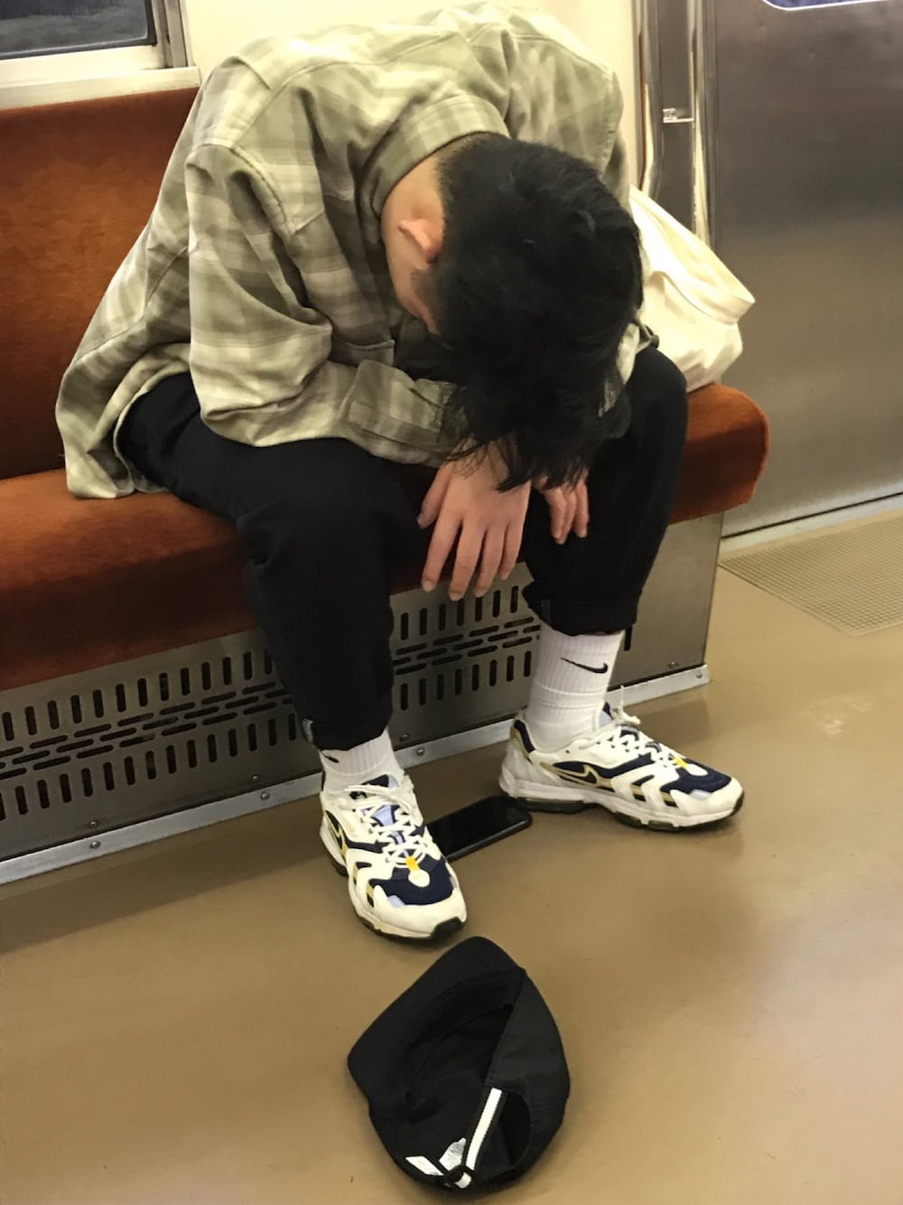 「BURTON、フランネルシャツ、ネルシャツ、カーハート、carhartt、airmax96、airmax、NIKE、autumn、メルトダウン」｜「BURTONのアイテム（シャツ/ブラウス、ベージュ系）」を使った、y u k iさん（メンズ・175cm）の冬コーディネートの1枚目の写真