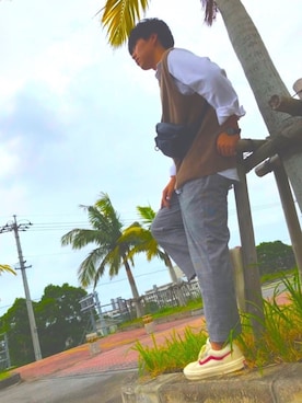 「SPINNS(スピンズ)のアイテム(ボディバッグ/ウエストポーチ)」を使った、Yoshihiro (相互) さん(メンズ・172cm)の秋コーディネート