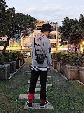 「DRKSHDW by RICK OWENS（ダークシャドウ バイ リックオウエンス）のアイテム（スリッポン）」を使った、Owen Wu さん（メンズ・174cm）の秋コーディネート