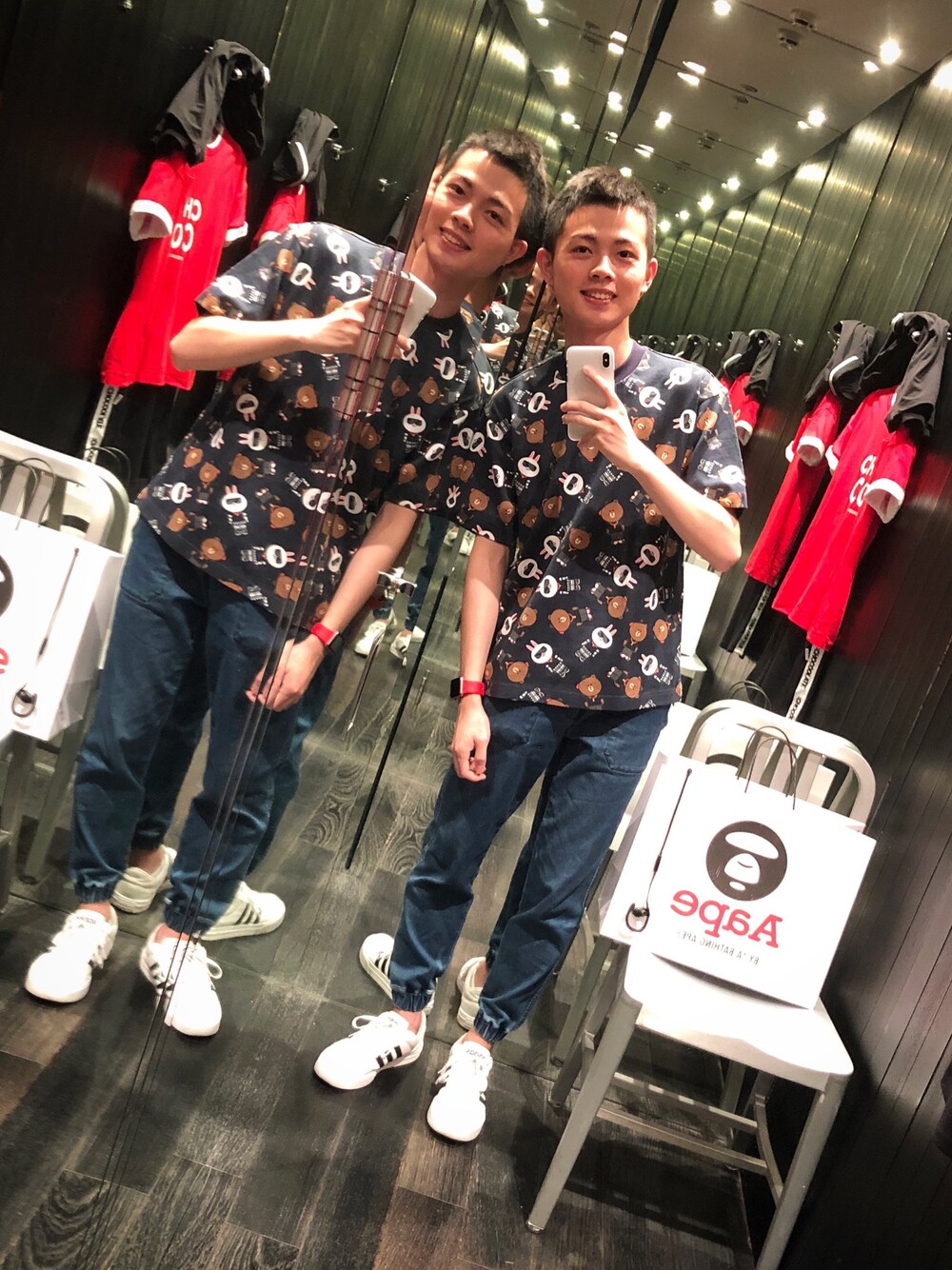 「:CHOCOOLATEのアイテム（Tシャツ/カットソー、ブラウン系）」を使った、水吸圆子さん（メンズ・170cm）の夏コーディネートの1枚目の写真