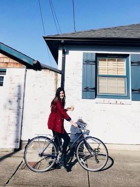 「FOREVER 21（フォーエバー トゥエンティーワン）のアイテム（ダウンジャケット/コート）」を使った、Katie Yashchenkoさん（レディース・170cm）の春コーディネート