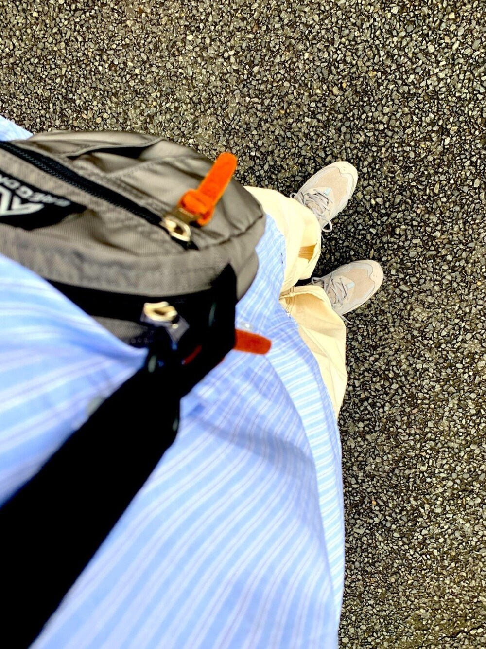「お散歩♪、お洒落さんとつながりたい、今日のコーデ、ＮＢ」｜「NEW BALANCEのML850（スニーカー、ホワイト系）」を使った、つまたろさん（メンズ・172cm）の秋コーディネートの1枚目の写真