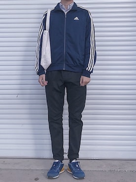 「ROKX（ロックス）のアイテム（チノパンツ）」を使った、假的俞文乐さん（メンズ・176cm）の秋コーディネート
