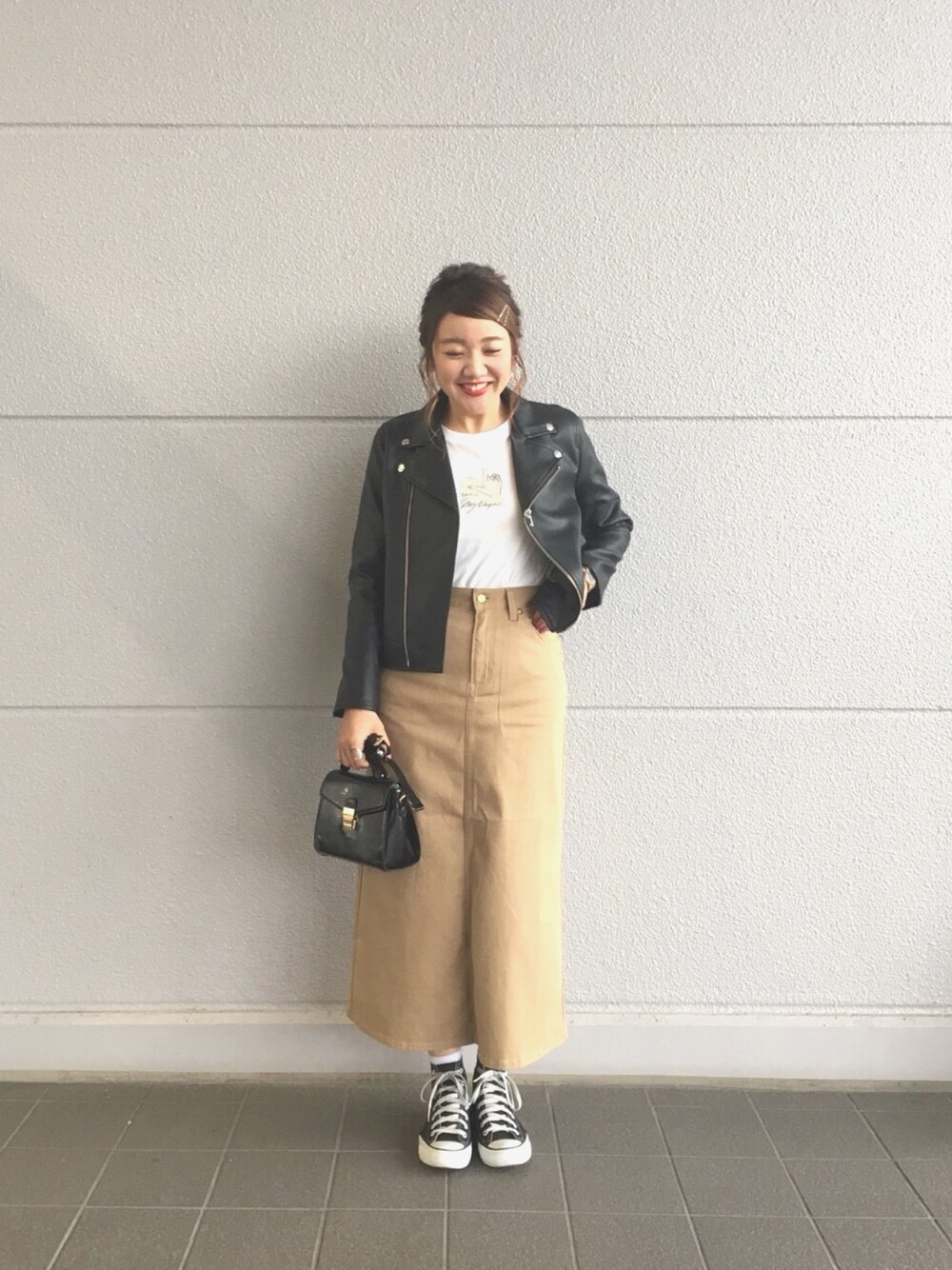 「秋服準備はじめました、オトナカジュアル、ライダース、おしゃれさんと繋がりたい、アパレルスタッフ、チャオパニックティピー(CIAOPANIC TYPY)、ローリーズファーム(LOWRYS FARM)、LEE、コンバース、カジュアル」｜「LOWRYS FARMのアイテム（イヤリング、ゴールド系）」を使った、Rinaさん（レディース・158cm）の秋コーディネートの1枚目の写真